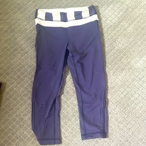 Lululemon Navy Cropped Leggings.